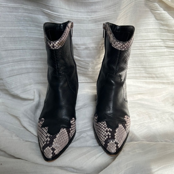 Vince Camuto Jaidin booties - Picture 2 of 6